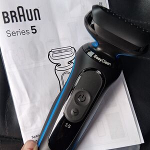 Braun Series 5 EasyClean Electric Shaver - Black and Blue